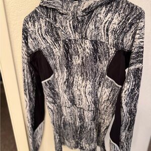 Lululemon Navy and White Women's Runbeam Hoodie